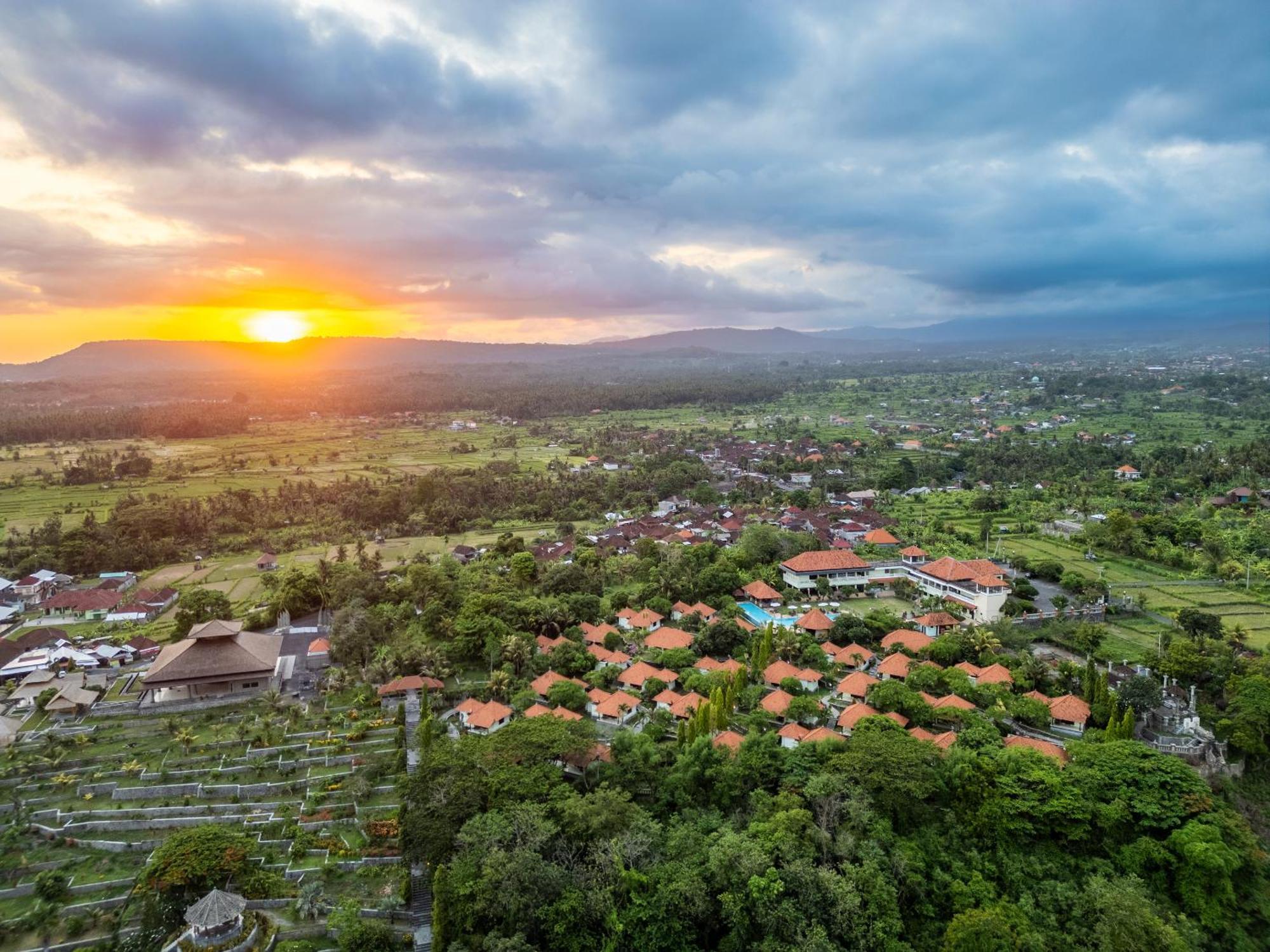 Taman Surgawi Resort&Spa Jasri Bagian luar foto