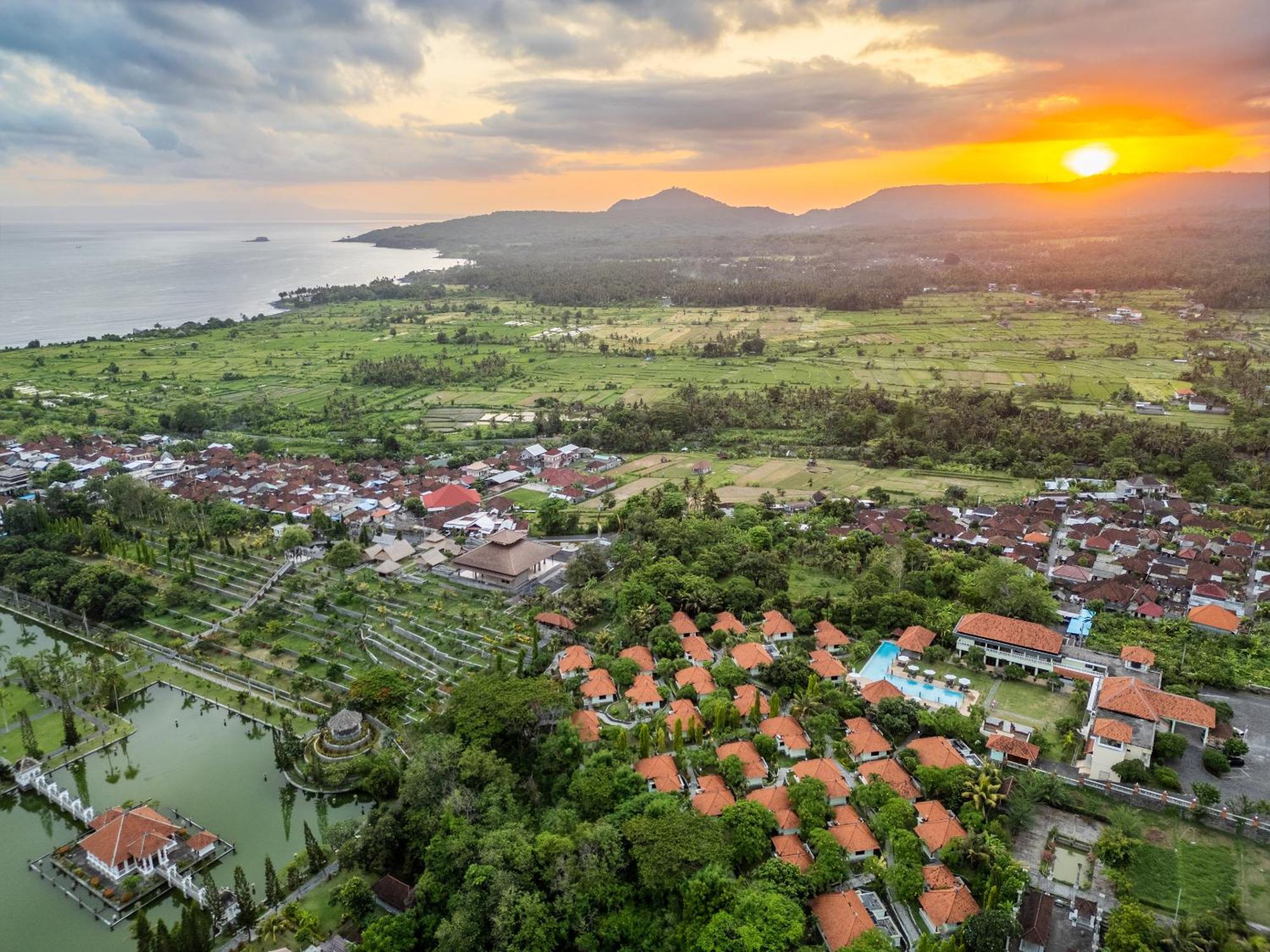 Taman Surgawi Resort&Spa Jasri Bagian luar foto