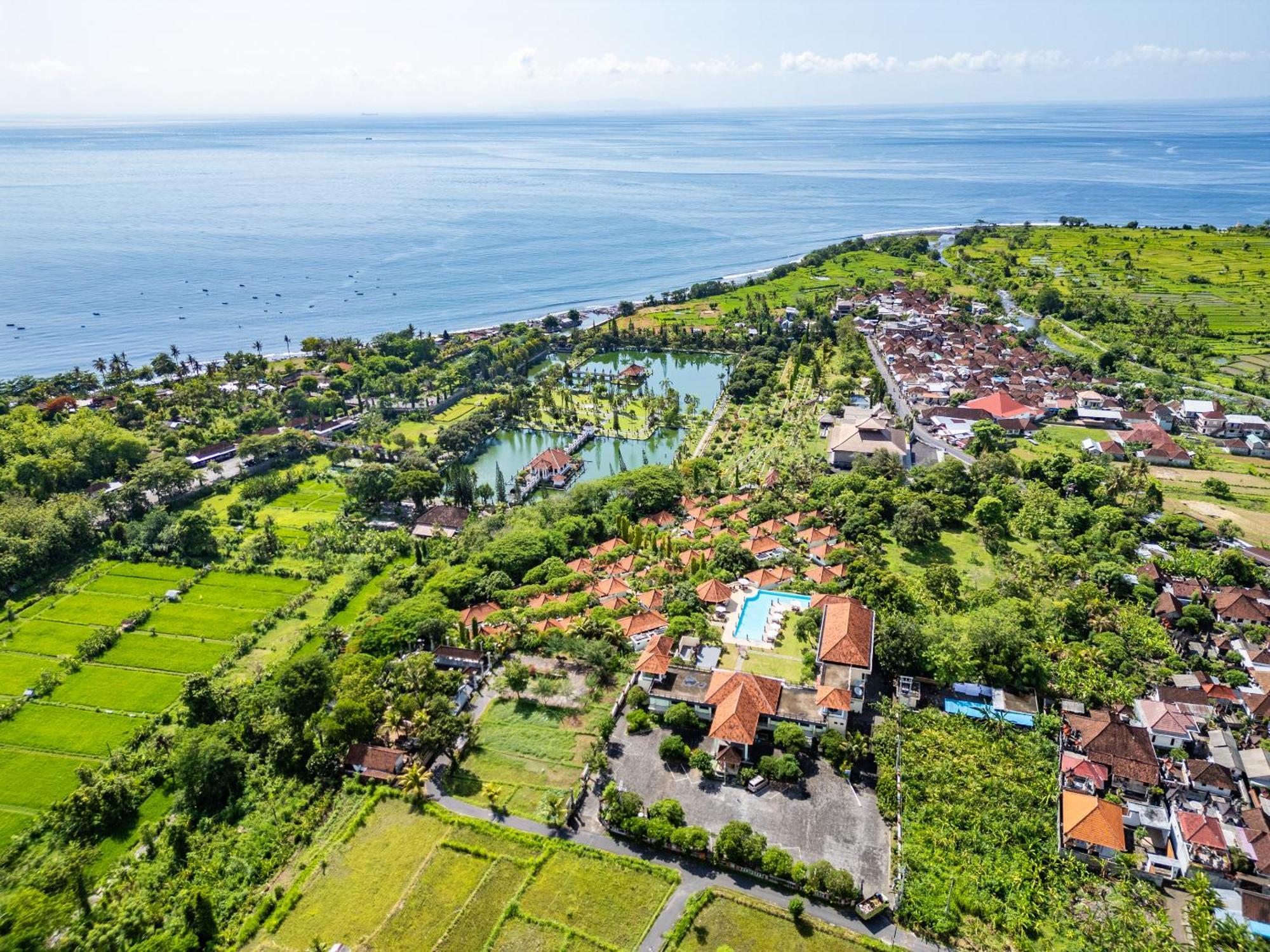 Taman Surgawi Resort&Spa Jasri Bagian luar foto