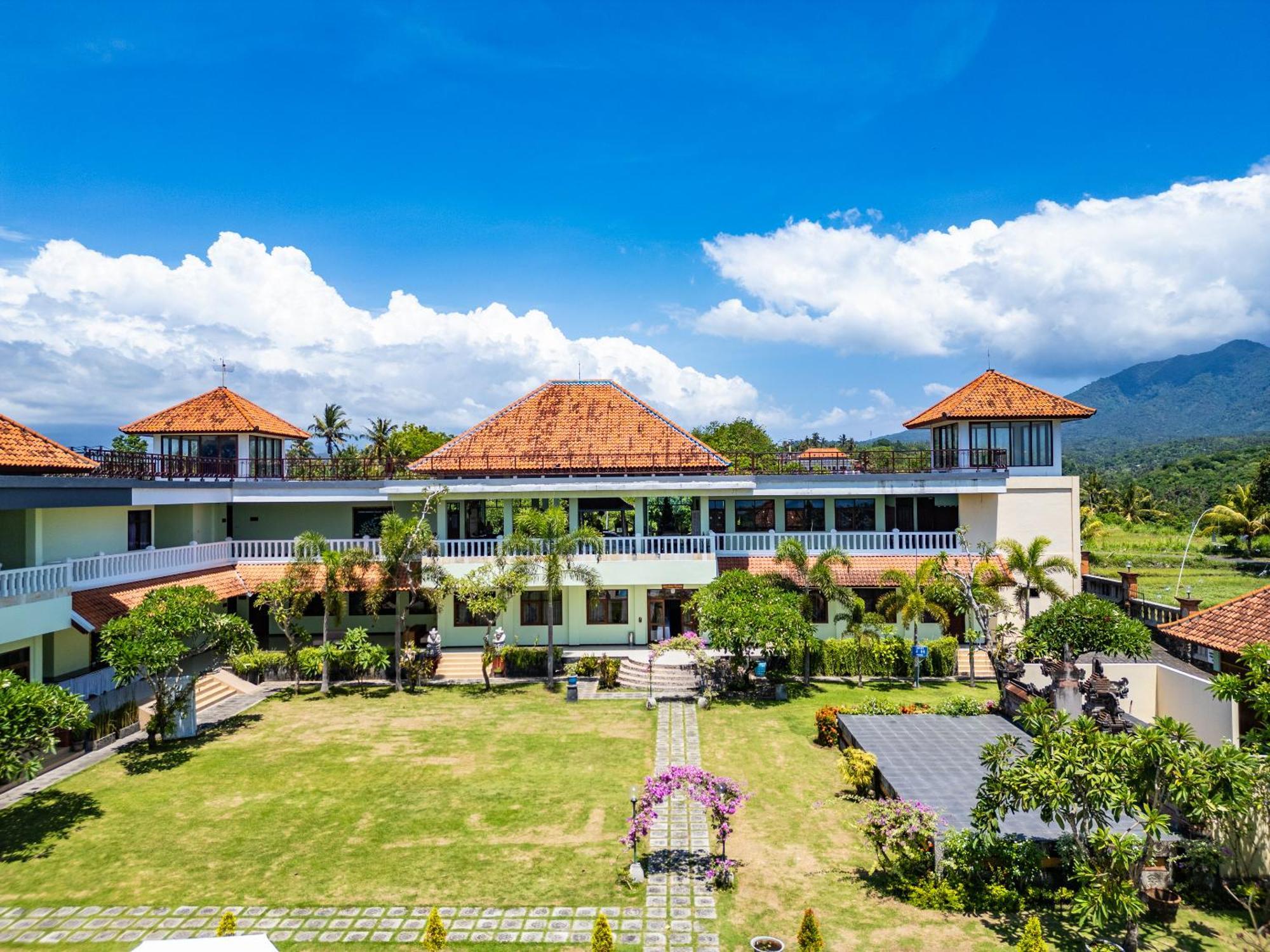 Taman Surgawi Resort&Spa Jasri Bagian luar foto